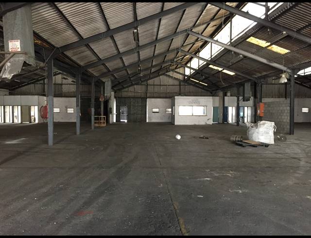 1,590M² FACTORY TO LET IN PAROW CENTRAL